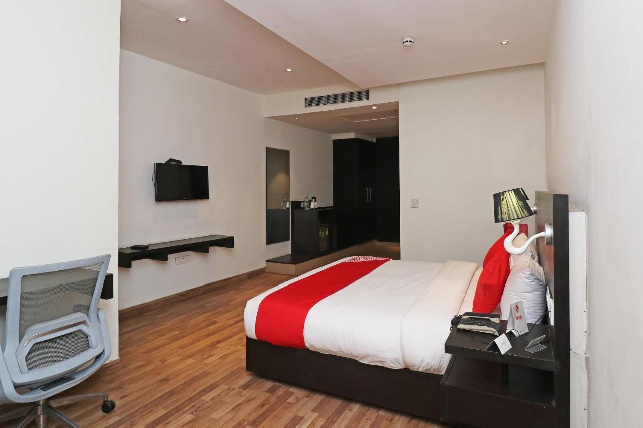 Capital O 19296 Joy Inn & Suites Bhiwadi Екстер'єр фото